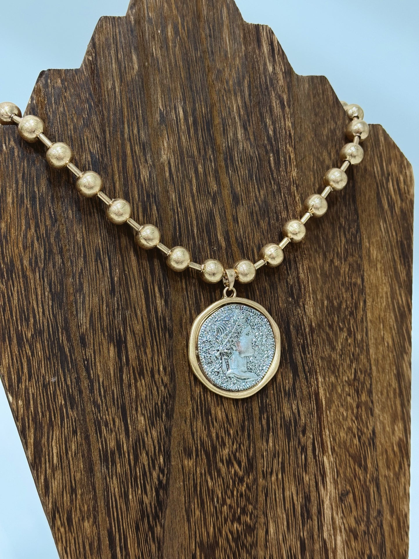 The Queen Necklace
