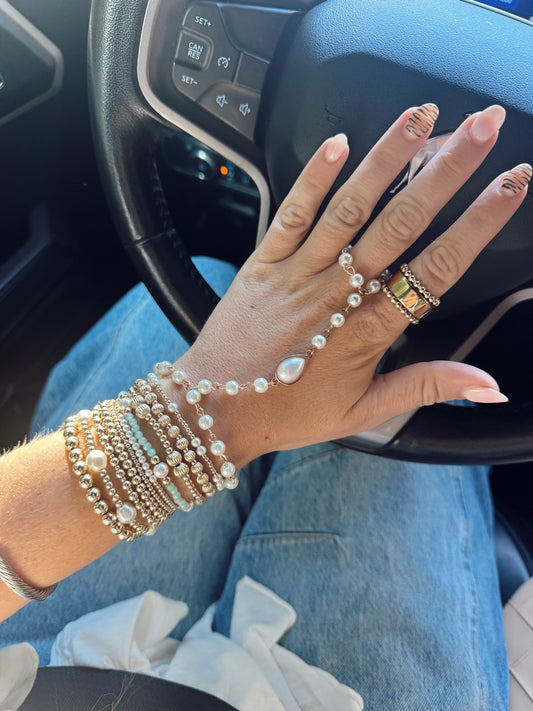 Luxe Pearl Handchain