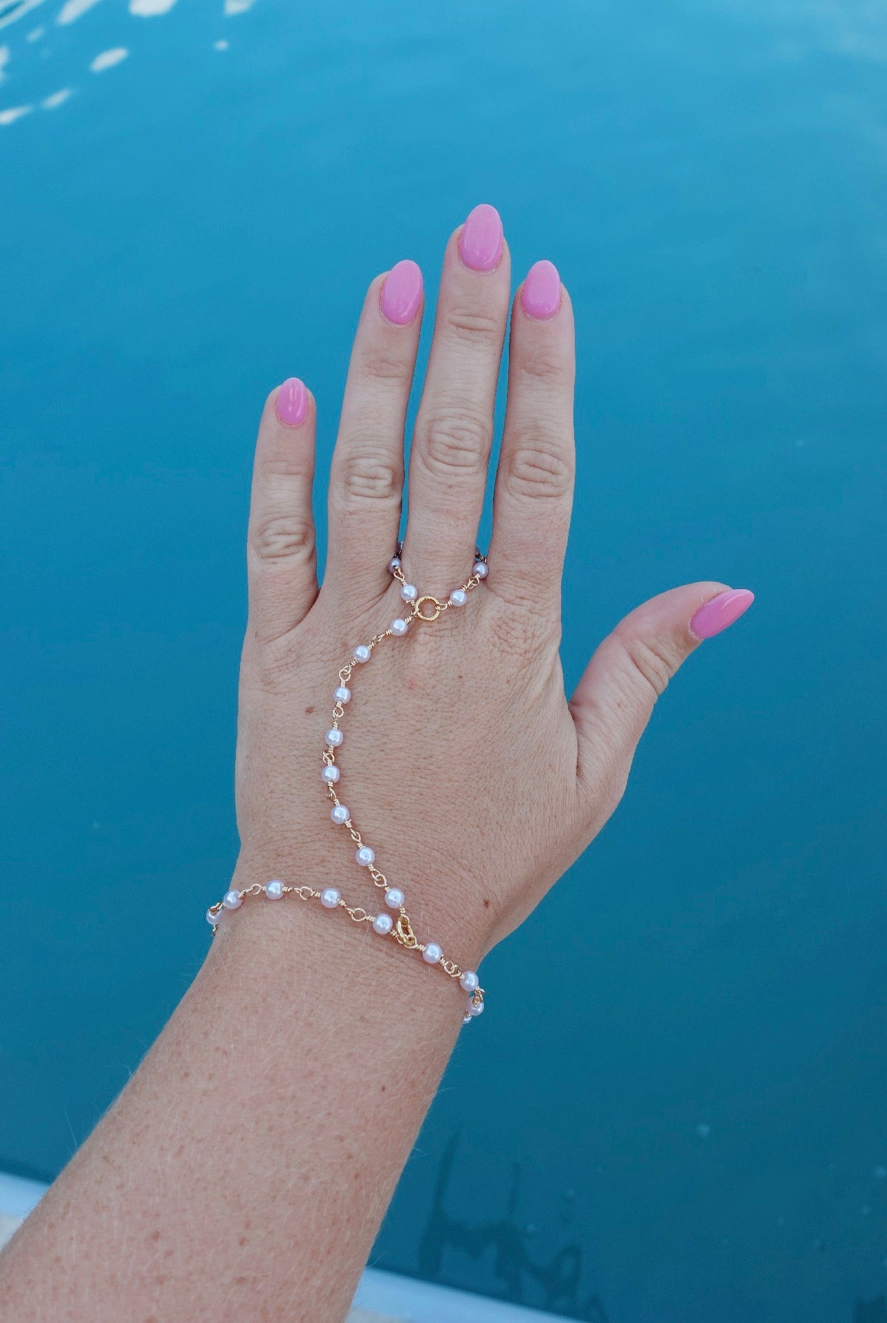 Thin Pearl Handchain