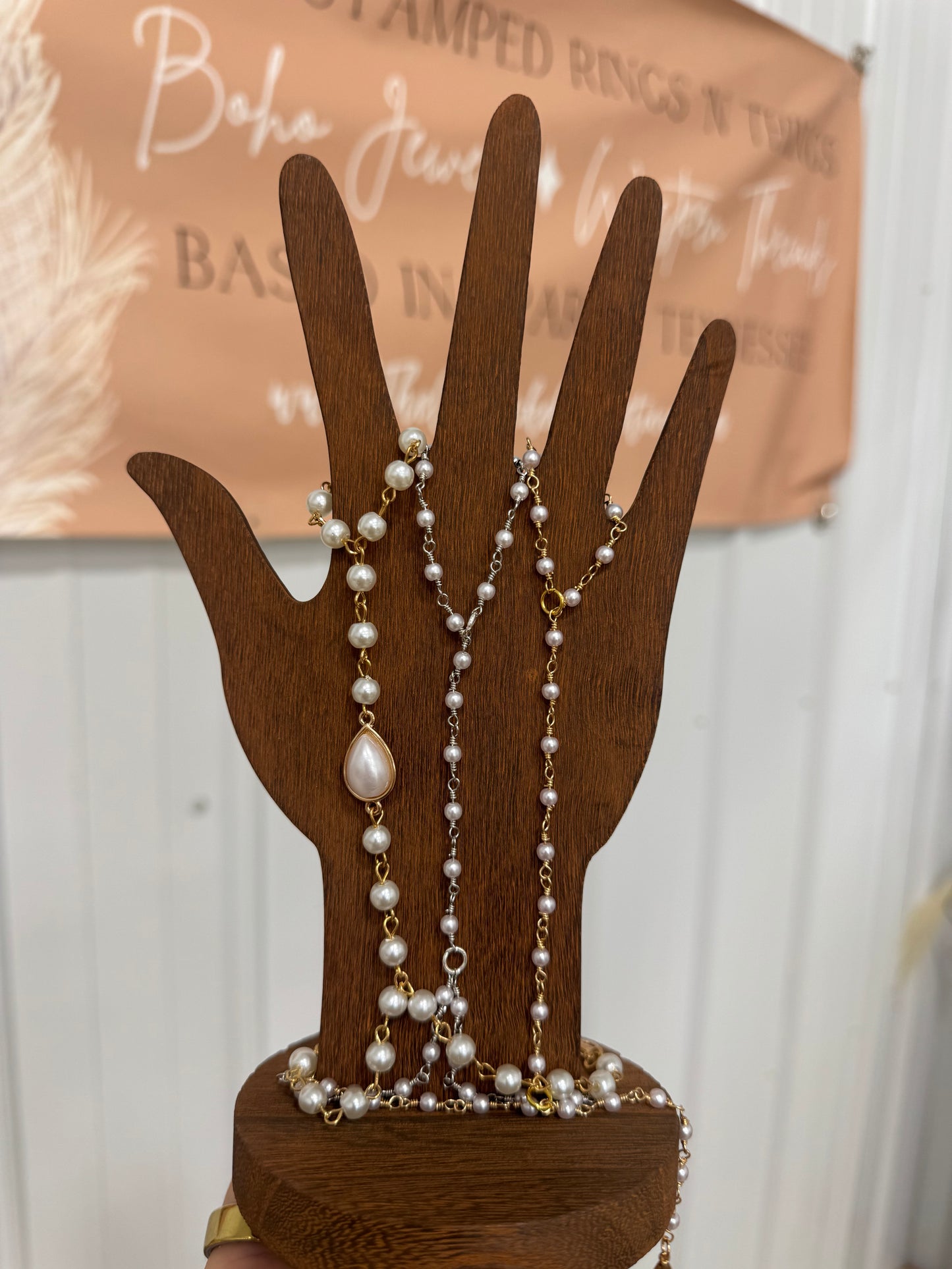 Thin Pearl Handchain