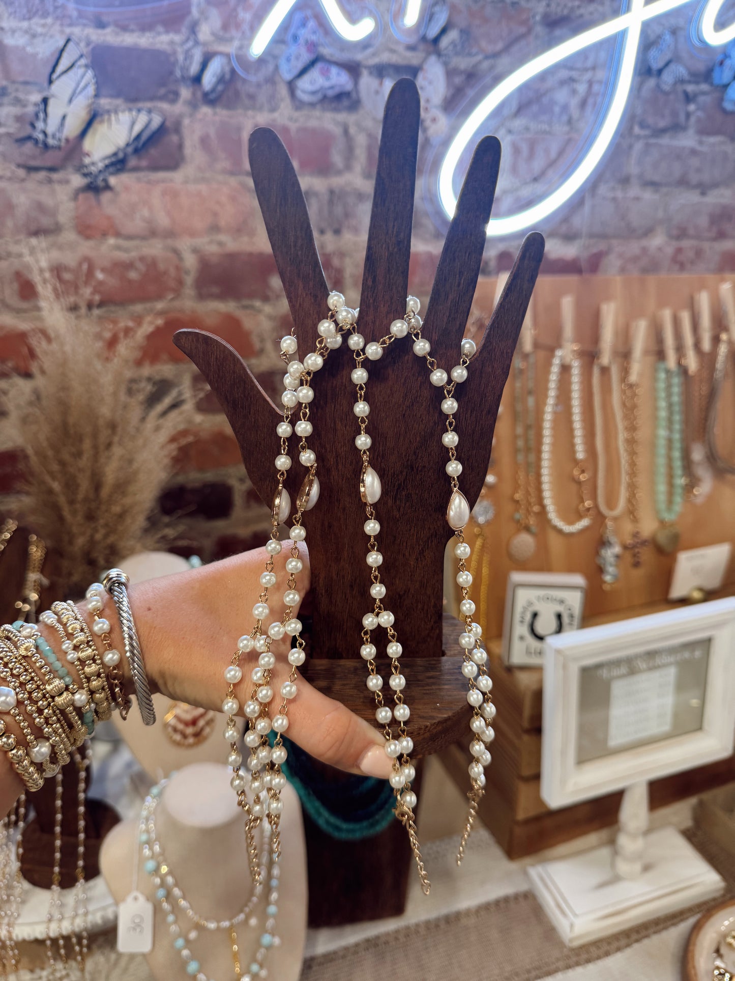 Luxe Pearl Handchain