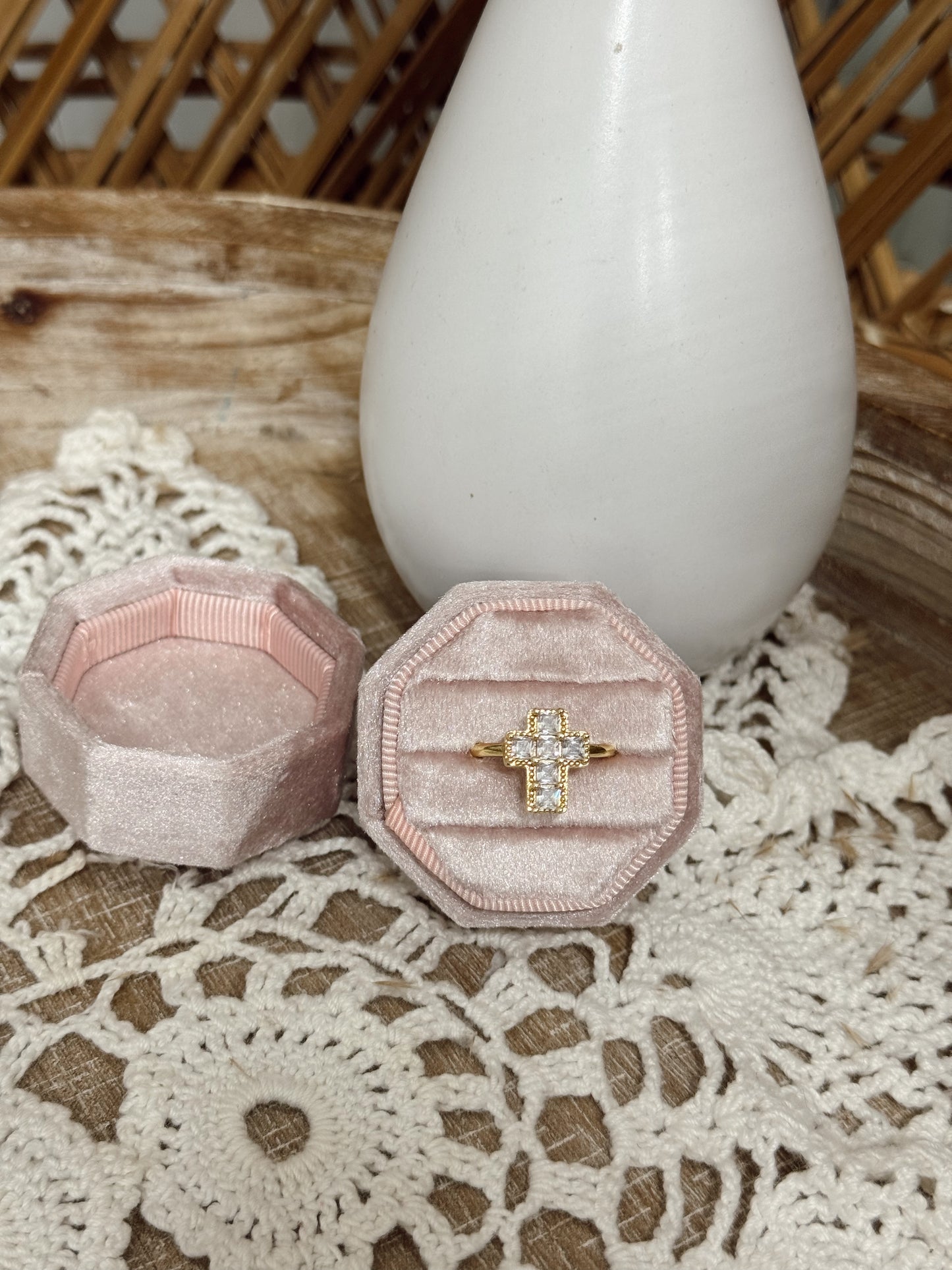 Chic Cross Ring