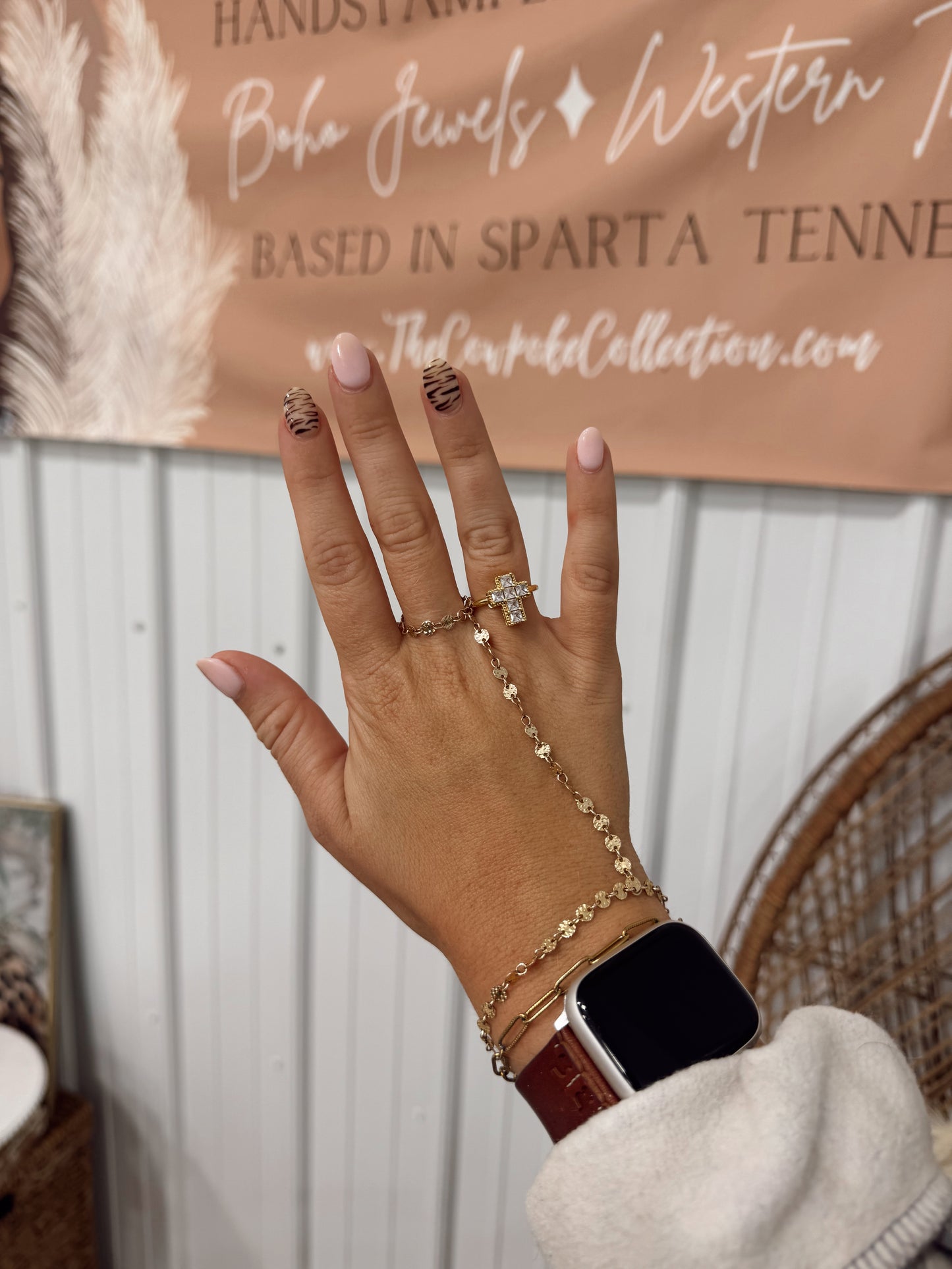 Chic Cross Ring