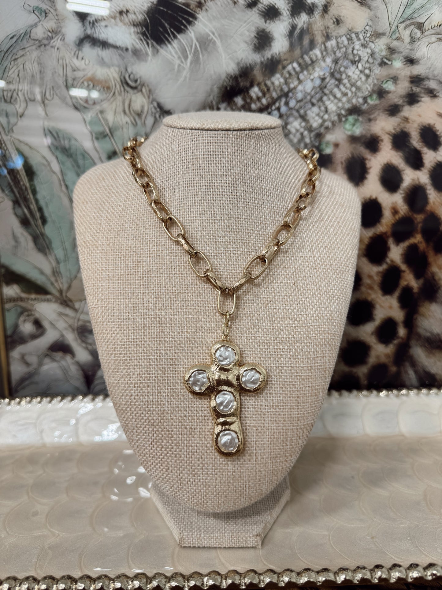 Chunky Perla Cross Necklace